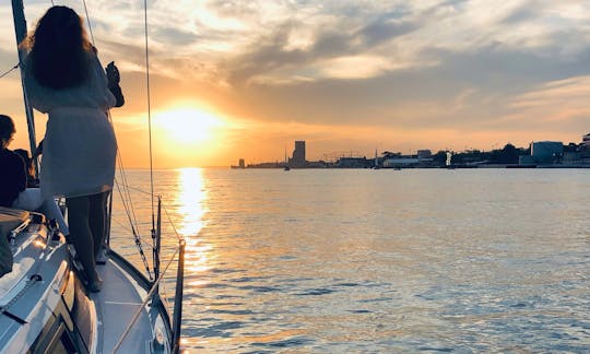 Beautiful Sunset Sailing Tour in Lisbon