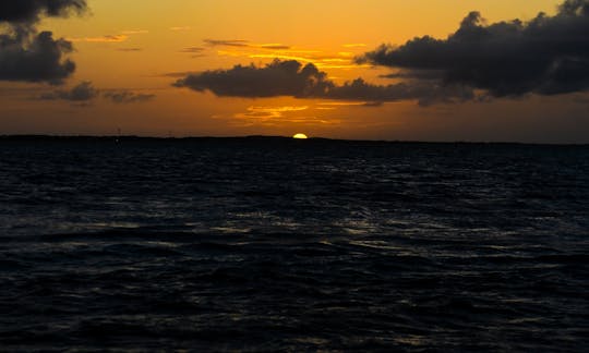 Cruzeiro Glow Worm Sunset nas Ilhas Turks e Caicos