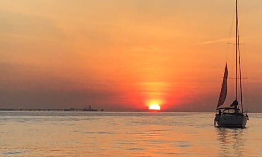 Beautiful Sunset Sailing Tour in Lisbon