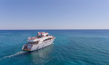 Aluguel de barcos fretados em iates a motor personalizados — Alugue um barco da nossa frota! Cruzeiro Medusa