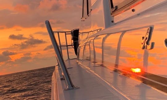 Tour privado de ballenas en yate de lujo de 53 pies al atardecer por la mañana, Manuel Antonio-Quepos