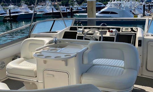 Luxury yacht Manuel Antonio-Quepos  Marina pez vela