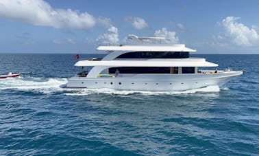 Luxury Yacht Charter in Maldives (8 cabins)