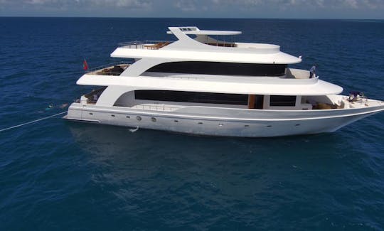 Luxury Yacht Charter in Maldives (8 cabins)