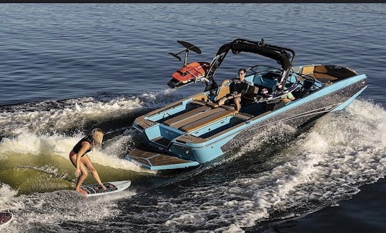 23' Wakesurf Boat Rental on Okanagan Lake