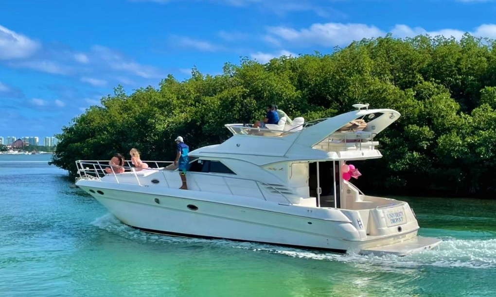 private yacht in cancun