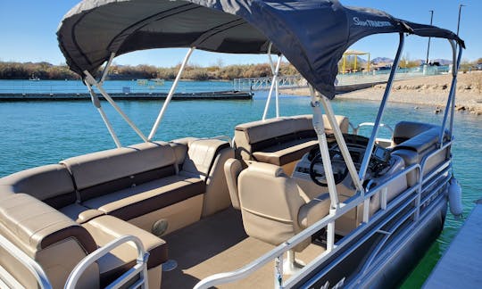 Spring SEASON DEALS- Awesome 2018 Sun Tracker 20DLX Party Barge in lake Havasu-
