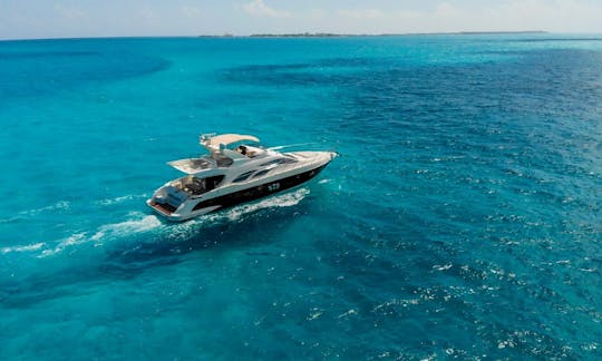 62ft Azimut Motor Yacht Charter in Cancun