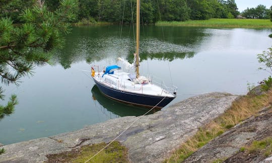 Cruising Monohull Sailing Charter in Stockholms län