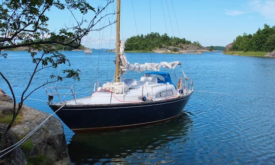 Cruising Monohull Sailing Charter in Stockholms län