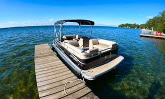 2021 Luxury 19' Legend Q-series Cruise LE Pontoon for rent in Lake Simcoe, Ontario