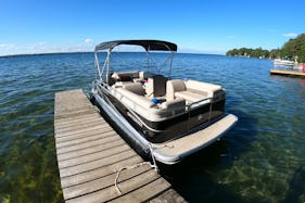 2021 Luxury 19' Legend Q-series Cruise LE Pontoon for rent in Lake Simcoe