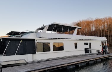 Sensation Luxury Houseboat Rental in Buford, Georgia