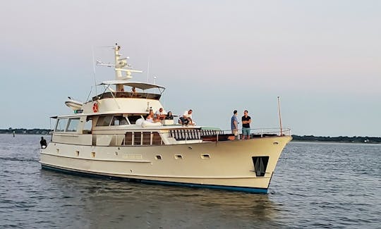 Yate clásico de lujo de 80 pies: ¡alquila el yate Netflix Outerbanks!
