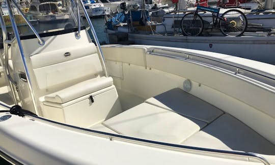 Very Roomy boat with lots of room to walk around in Long Beach!