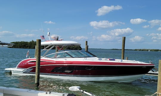 Ship Faced docked at the familiar restaurant destination of 'Cabbage Key'