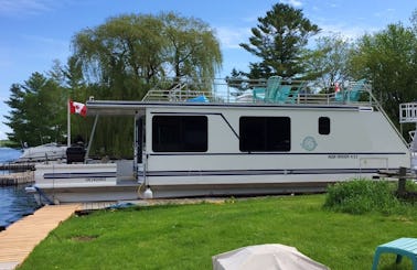 Weekly Houseboat Rentals in Portland, Ontario