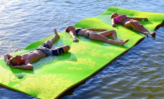 Huge floating Mat