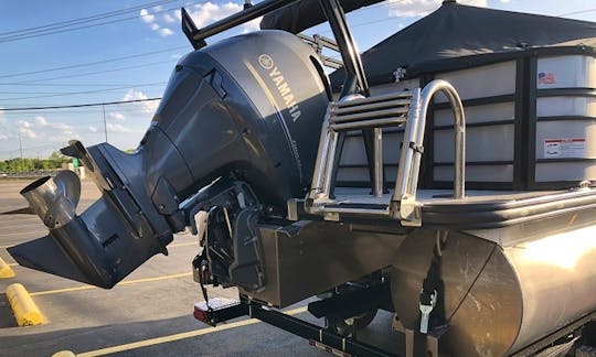 Trifecta Luxury Pontoon with Xi5 trolling motor for rent on Lavon Lake