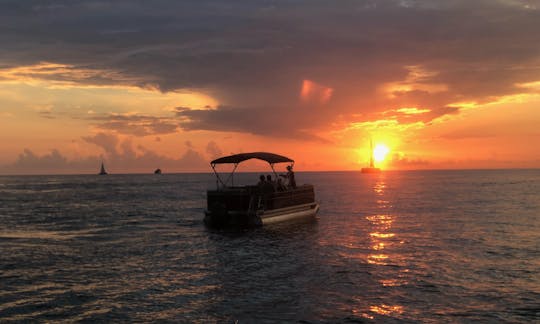 20ft Bentley Pontoon - Cruise in Style in Merritt Island *Fuel Included*