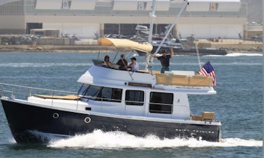 ¡Diversión y aventura a bordo del Beneteau Swift Trawler de 36 pies! ¡Así que Cal y Catalina están en la costa!