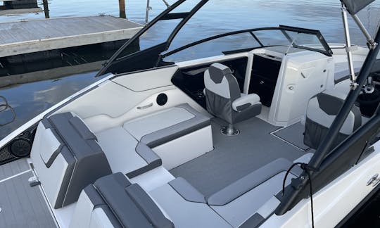 Experience the 2022 Yamaha AR250 Jetboat in Boynton Beach, Florida!