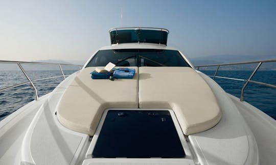 New Flybridge Azimut 40ft holds 12 in Cancun and Isla Mujeres 6hours minimum