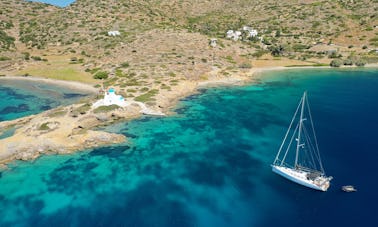 Offshore sailboat with skipper/chef and hostess rental in Paros, Greece