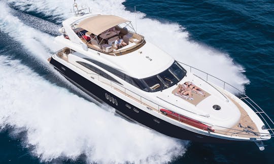 Méga-yacht de luxe Princess 21M (72 pieds) à louer à Mykonos