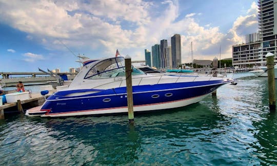 Beautiful Cruisers 48 yacht in Miami for up to 13 people / Best rates