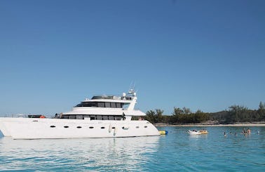 80' Power Catamaran Rental in Nassau, New Providence