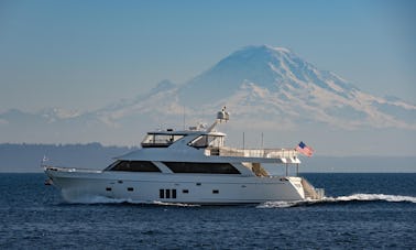 Yacht à moteur de luxe de 85 pieds disponible dans les îles Seattle, Puget Sound et San Juan