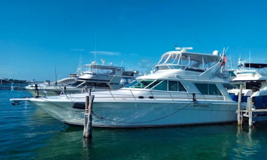 Glamorous Tour on 55ft Sea Ray Power Mega Yacht in Cancun, Mexico