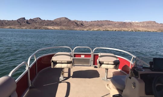 Beautiful 18' Sun Tracker Buggy Bass Pontoon on Lake Havasu