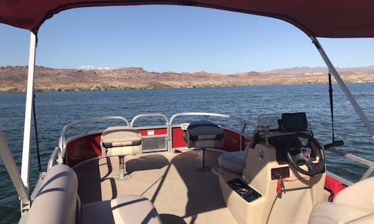 Beautiful 18' Sun Tracker Buggy Bass Pontoon on Lake Havasu