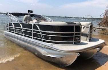 2021 Trifecta Tritoon 23ft Boat for Day on Eagle Mountain Lake with 150hp motor