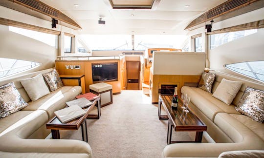56ft Majesty - Location de yachts de luxe dans le port de Dubaï (24 personnes)