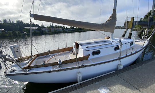 Navegando por el río Columbia a bordo del velero Cape Dory de 27 pies