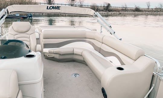 Alquiler de pontones Lowe SS250 en el lago Cedar Creek