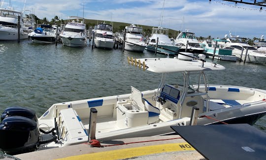 Rent 30ft Hydra Sport Center Console witn twin 250 hp motor in Cutler Bay