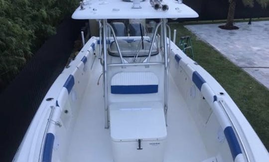 Rent 30ft Hydra Sport Center Console witn twin 250 hp motor in Cutler Bay