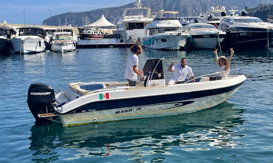 21' Bowrider Day Boat Tour in Capri (all inclusive)