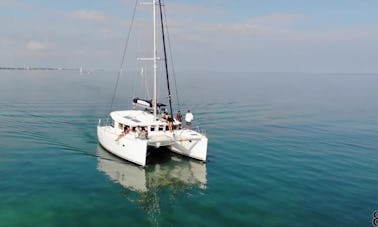 Lindo catamarã de luxo em forma de lagoa em San Pedro, Belize