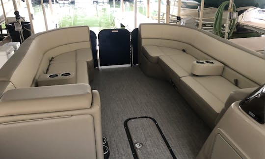 25' Tritoon w/ Captain for Rent at the Lake of the Ozarks, MO