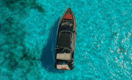 Amazing 60 feet Azimut fly bridge yacht in Cancún, Free  Waverunner seadoo included