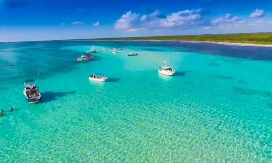 Egg Harbor 36ft Scenic Boat Tour and Snorkeling in San Miguel de Cozumel