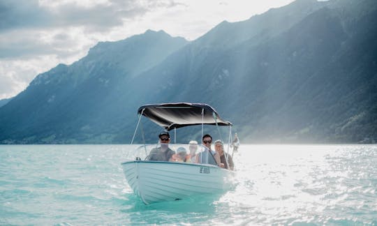 Be your own captain! Rent a motorboat on Lake Brienz