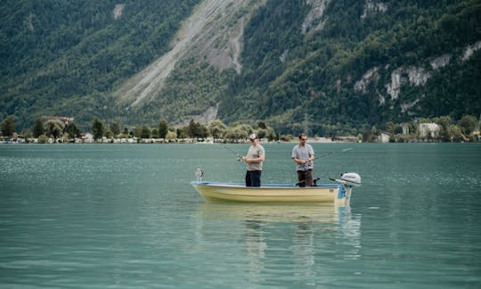 Be your own captain! Rent a motorboat on Lake Brienz