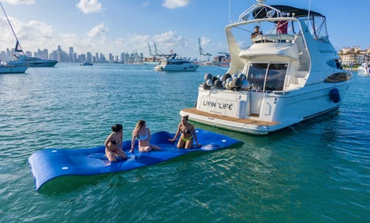 Carver 48' Luxury Flybridge Yacht in Miami Beach