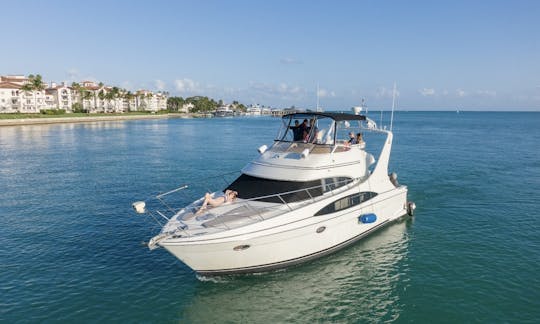 Carver 48' Luxury Flybridge Yacht in Miami Beach